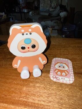 Baby Three Phone Stand - Red Panda